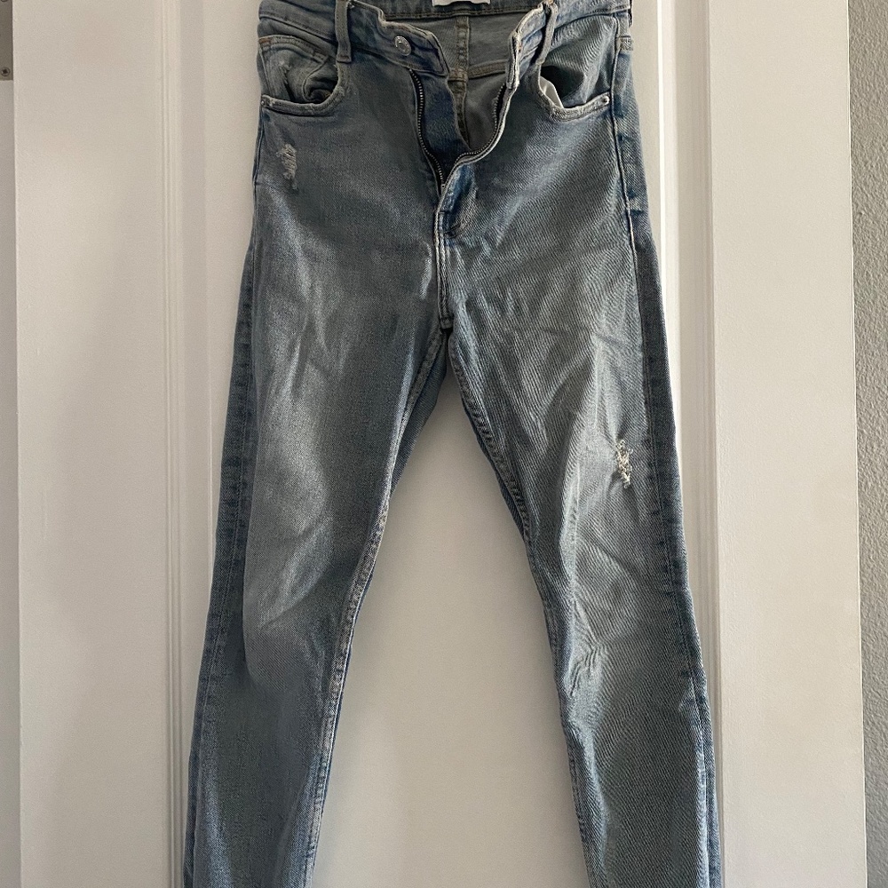 Zara Lightwash Distressed jeans
